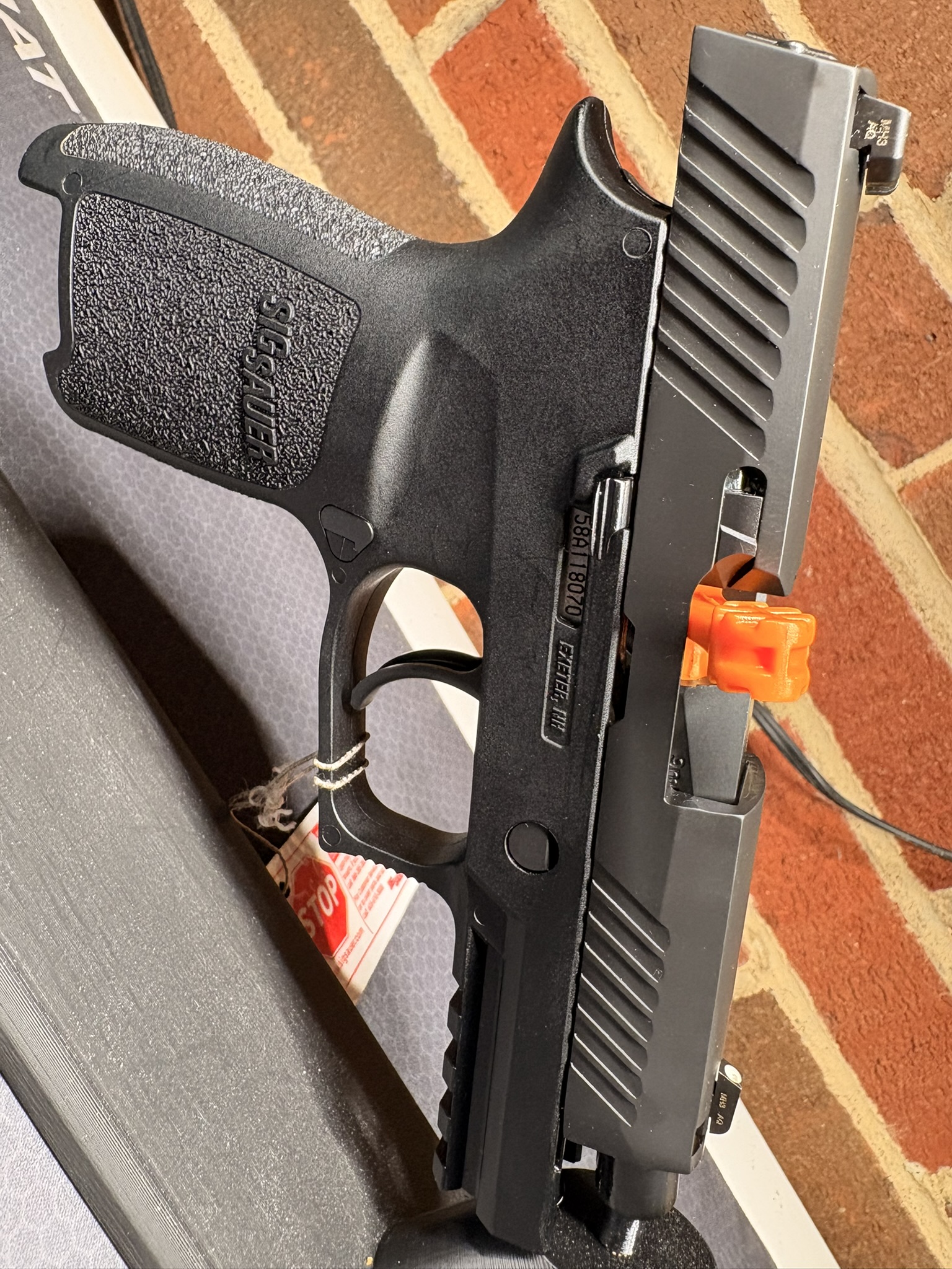 SIG Sauer P320 Nitron Compact 9mm 3.9in 2 Mags Case Holster-img-3