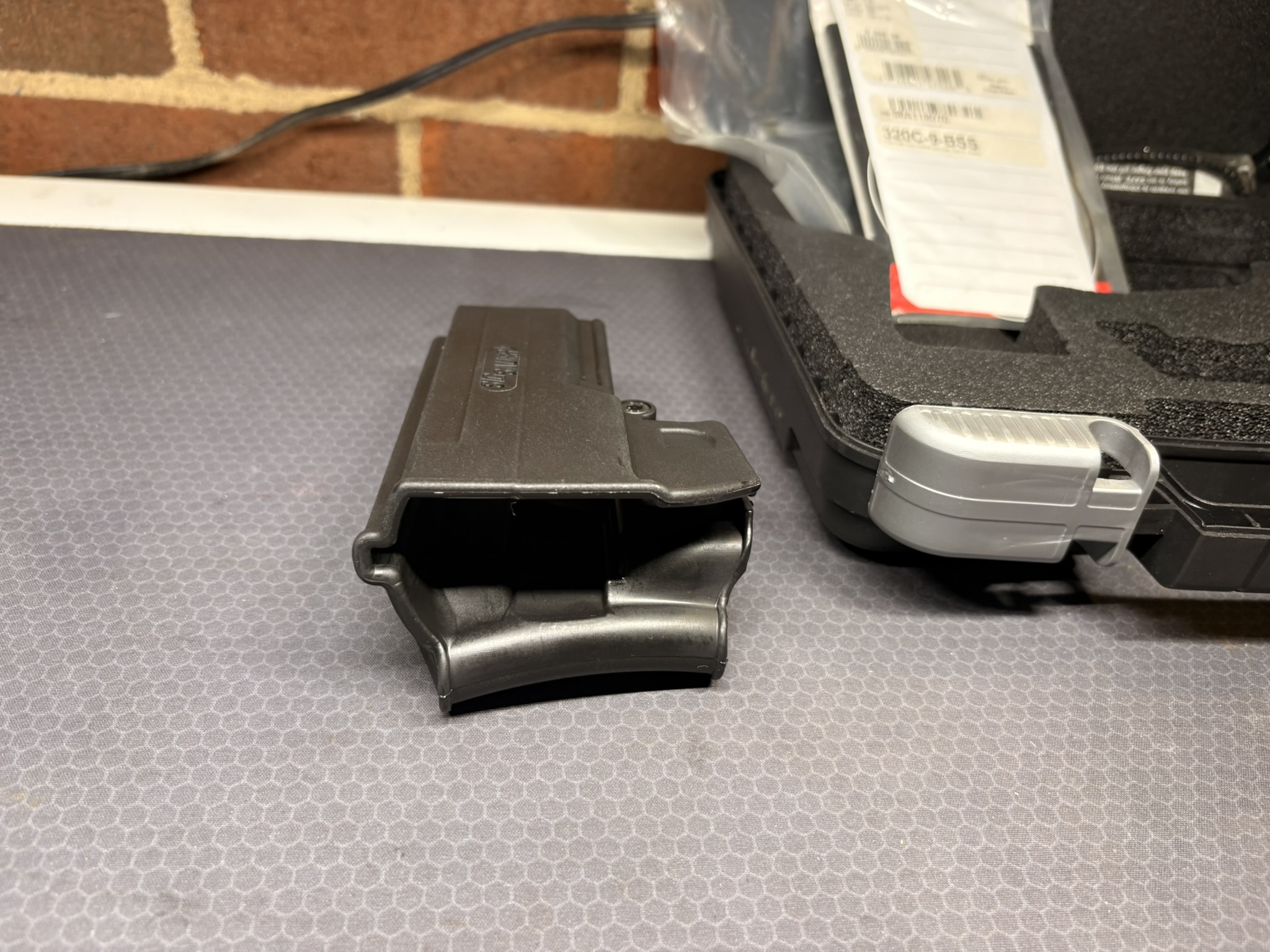 SIG Sauer P320 Nitron Compact 9mm 3.9in 2 Mags Case Holster-img-12