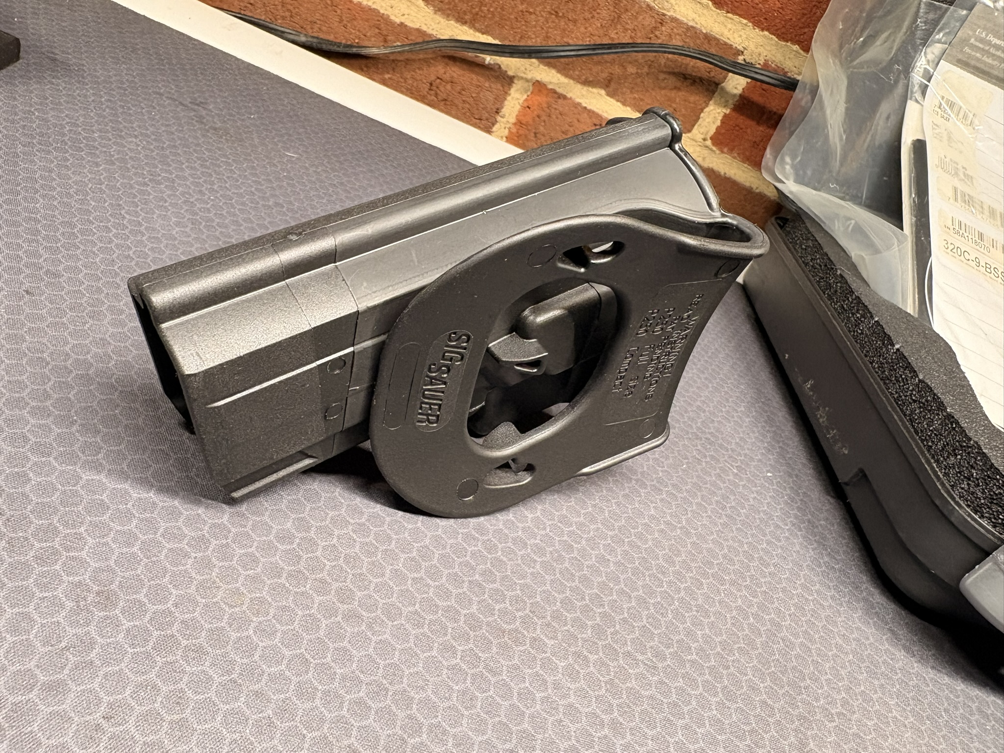 SIG Sauer P320 Nitron Compact 9mm 3.9in 2 Mags Case Holster-img-14