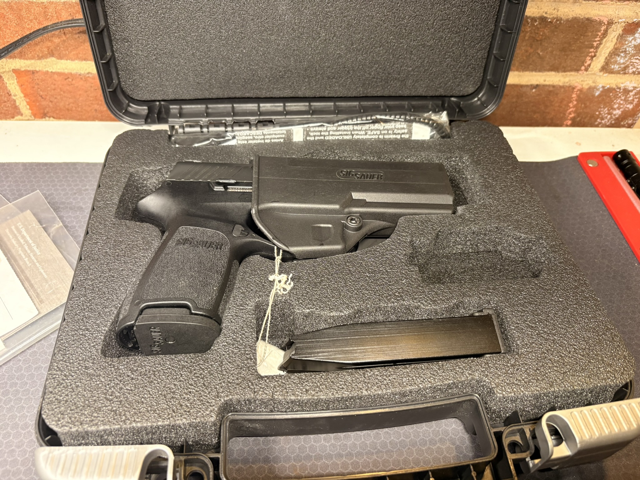 SIG Sauer P320 Nitron Compact 9mm 3.9in 2 Mags Case Holster-img-16